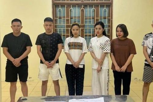 Bắt nhóm 'nam thanh, nữ tú' đang tổ chức sử dụng ma túy