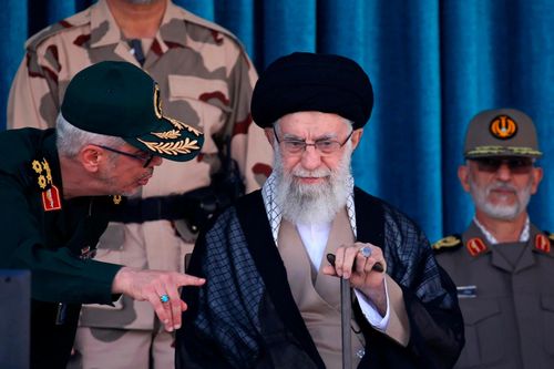 Reuters: Lãnh đạo tối cao Iran được chuyển đến địa điểm an toàn