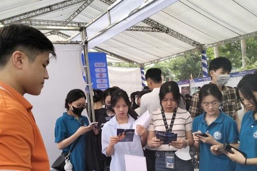 Cầu nối thị trường lao động và sinh viên