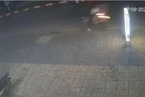 Va chạm với nam sinh điều khiển xe máy, nữ giáo viên tử vong