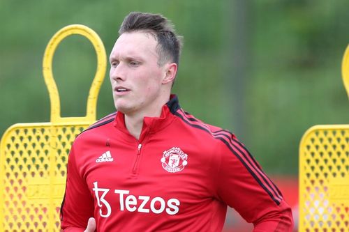 Phil Jones kể chuyện bị sỉ nhục ở MU