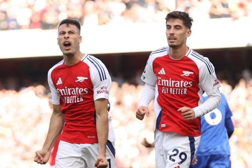 Arsenal bằng điểm Man City