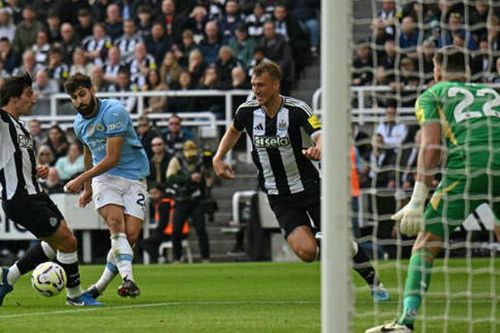 Haaland lần đầu tiên tịt ngòi, Man City ngậm ngùi chia điểm với Newcastle