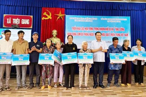 Quảng Trị hỗ trợ tiền mặt cho các hộ gia đình dễ bị tổn thương do thiên tai