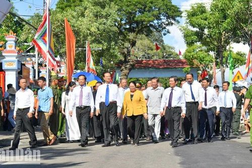 Kiên Giang viếng, thắp hương Anh hùng dân tộc Nguyễn Trung Trực