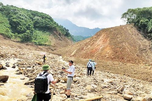 Tìm nguyên nhân thảm họa thiên tai tại thôn Làng Nủ