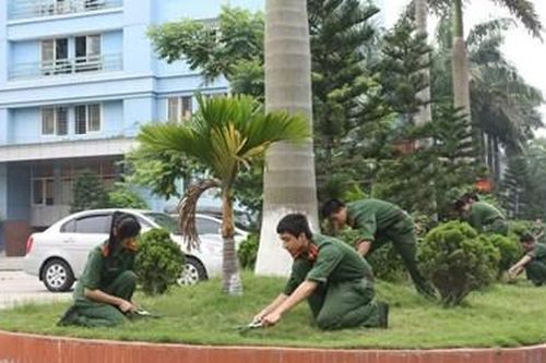 Doanh trại và giảng đường đều xanh, sạch, đẹp