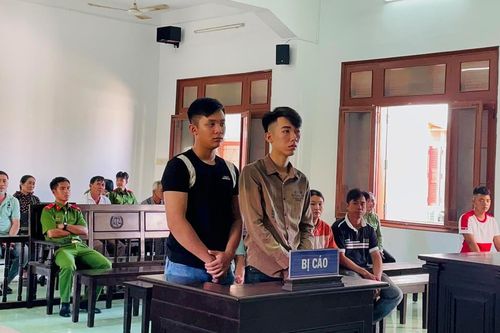 Côn đồ làng lãnh án