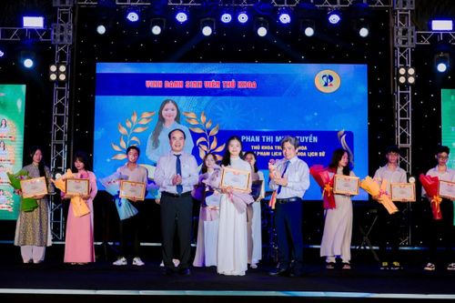 Đặc sắc chương trình nghệ thuật Khai khóa chào đón tân sinh viên - 'Chạm vào ước mơ'