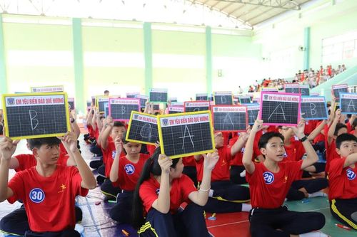 Hơn 10.000 học sinh ở Nhà Bè tham gia cuộc thi 'Em yêu biển đảo quê hương'