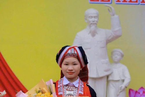 Nữ sinh người Dao đầu tiên của làng Nậm Lì đỗ Trường ĐH Luật Hà Nội