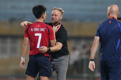 Báo châu Á khen ngợi siêu phẩm của Đình Bắc