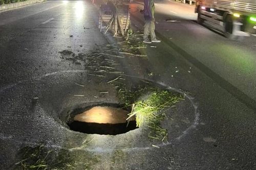 Bắc Ninh: Quốc lộ 18 bất ngờ xuất hiện 'hố tử thần', giao thông bị ách tắc