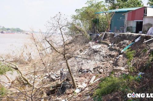 Người dân làng gốm Kim Lan lo sợ mất nhà, đất sản xuất khi bờ sông Hồng bị sạt lở