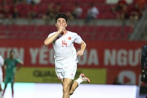 Thắng trận thứ ba, U20 Việt Nam vẫn bị soán ngôi đầu bảng