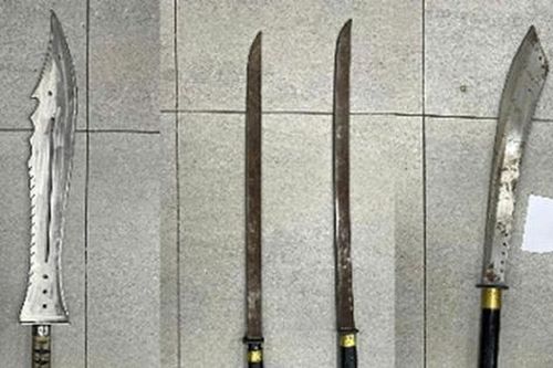 Hà Nội: Bắt nhóm đối tượng ngông cuồng liên tiếp đuổi chém người đi đường