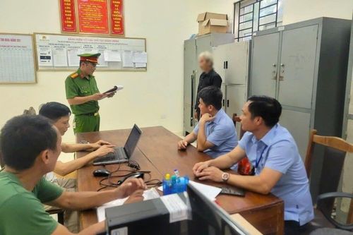 Anh trai dùng dao chém vợ chồng em ruột bị thương
