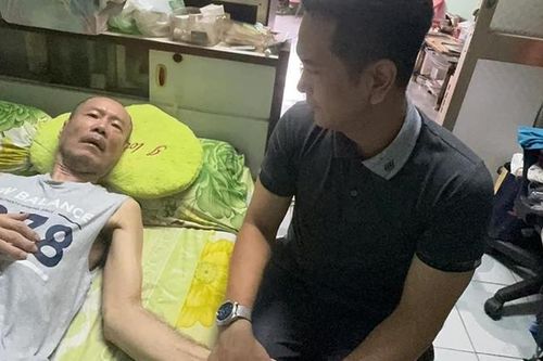 Ca sĩ Tô Thanh Phương bị tai biến, gia đình bế tắc, vợ xin cơm từ thiện