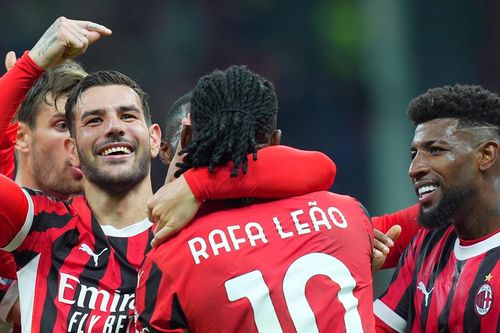 Milan thắng '3 sao', tạm lên đầu bảng Serie A