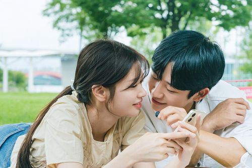 'Tình mới' của Jung Hae In: Thủ khoa diễn xuất, có bố là giám đốc