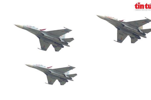 Ngắm 'Hổ mang chúa' Su-30MK2 làm chủ bầu trời