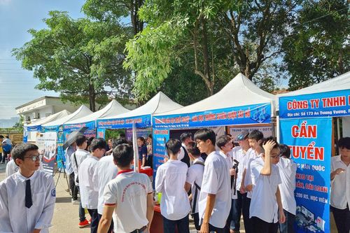 Gần 3.000 chỉ tiêu tuyển dụng tại Ngày hội giao dịch việc làm quận Tây Hồ, Hà Nội