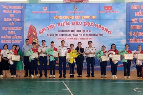 Hơn 10.000 học sinh ở TP Hồ Chí Minh tham gia cuộc thi 'Em yêu biển đảo quê hương'