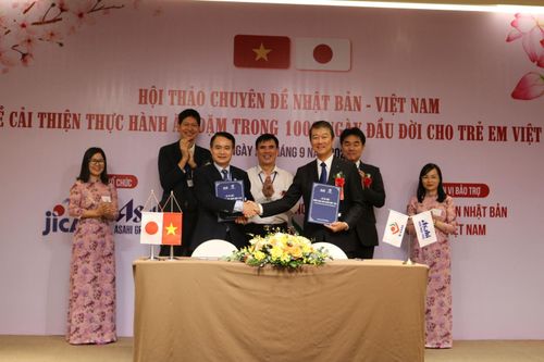 Chú trọng bữa ăn dặm trong hành trình 1.000 ngày đầu đời của trẻ