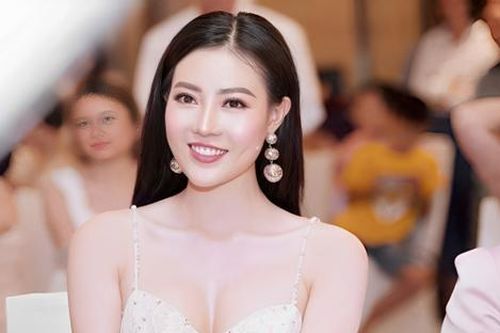 Thanh Hương và 'con gái' thả dáng bên lề đường, nhan sắc qua cam thường đẹp thế nào mà gây sốt