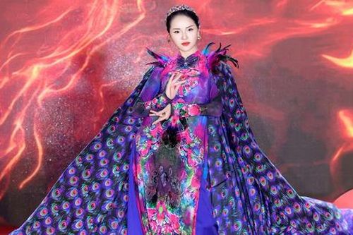 NTK Đỗ Trịnh Hoài Nam gửi gắm thông điệp hòa bình qua tà áo dài