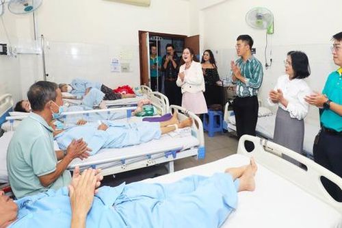 TPHCM: Hát cho bệnh nhân nghe