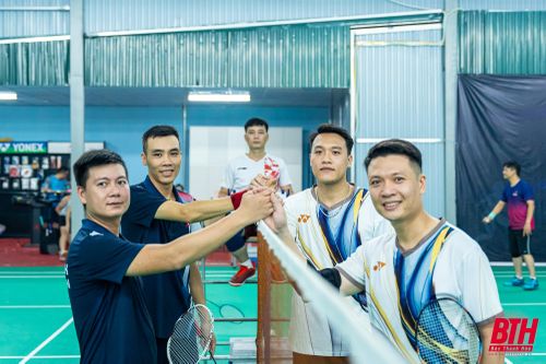 CLB Ba Sao và Long Bình 'thử tài' nhau trước thềm giải Cầu lông Báo Thanh Hóa mở rộng 2024