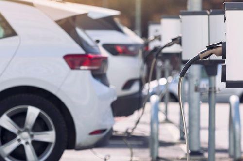 Cạnh tranh toàn cầu gia tăng, thị trường EV đối mặt với tốc độ tăng trưởng chậm