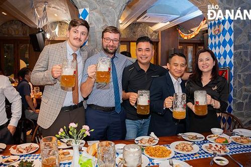 Nhiều hoạt động hấp dẫn tại lễ hội bia Đức