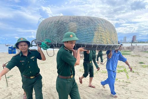 Đồng hành ngư dân vươn khơi, bám biển