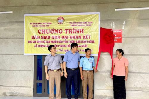 Khánh thành và bàn giao nhà đại đoàn kết