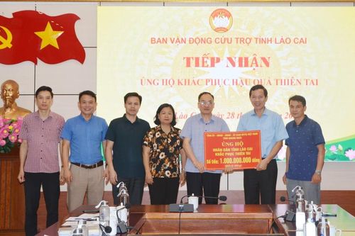 Tỉnh Quảng Ngãi trao ủng hộ Nhân dân Lào Cai khắc phục hậu quả thiên tai