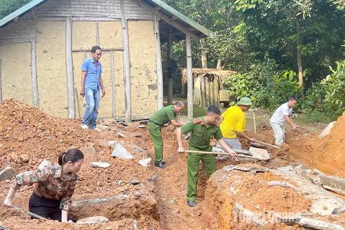 Khởi công xây dựng 2 ngôi nhà tình nghĩa cho hộ nghèo xã Tứ Quận và Hùng Lợi