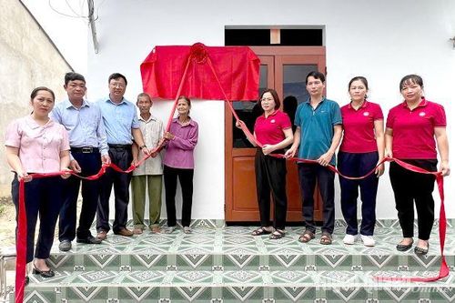 Khánh thành, bàn giao nhà Đại đoàn kết tại xã Đức Ninh
