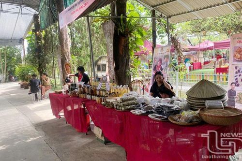 Đa dạng sắc màu 'Phiên chợ vùng cao'