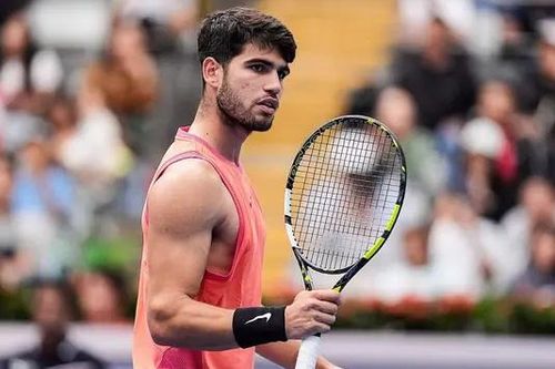 Carlos Alcaraz vào vòng 2 China Open 2024