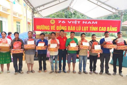 Tặng 100 suất quà cho người dân bị ảnh hưởng thiên tai tại xã Ca Thành (Nguyên Bình)