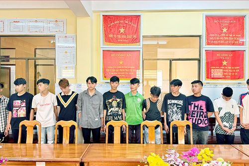 Bắt giam 12 thanh thiếu niên trả thù bằng dao, gây thương tích 25% cho nạn nhân