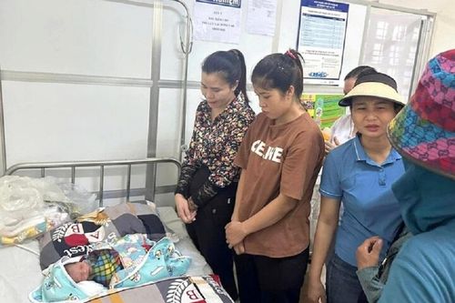 Bé trai sơ sinh bị bỏ rơi tại công viên ở Quảng Nam