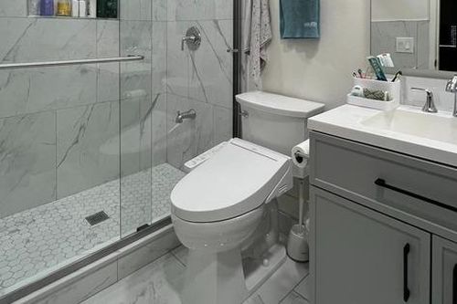 Mẹ 2 con 'flex' phòng tắm nhỏ, không cửa sổ nhưng gọn - sạch - thoáng, dân tình thi nhau xin bí kíp