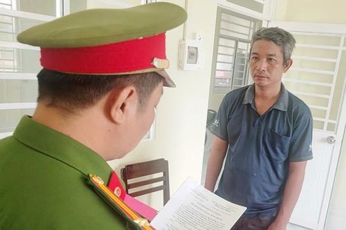 Bắt đối tượng đổ xăng lên người chủ nợ