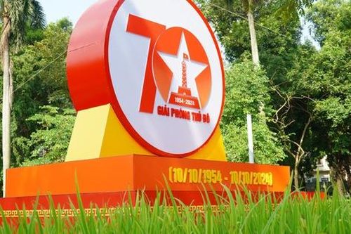 Phố phường rực rỡ cờ hoa mừng 70 năm ngày Giải phóng Thủ đô