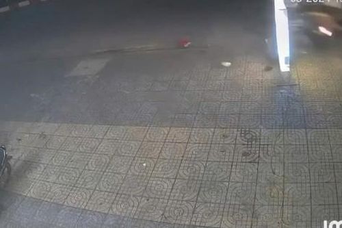 Clip: Nam sinh điều khiển xe máy chạy tốc độ cao tông cô giáo mầm non tử vong