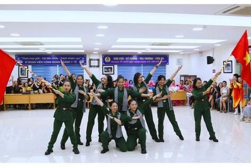 Chung kết Liên hoan dân vũ mở rộng ngành y tế 'Kết nối những đam mê'