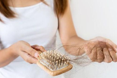 10 mẹo chăm sóc giúp giảm tóc gãy rụng